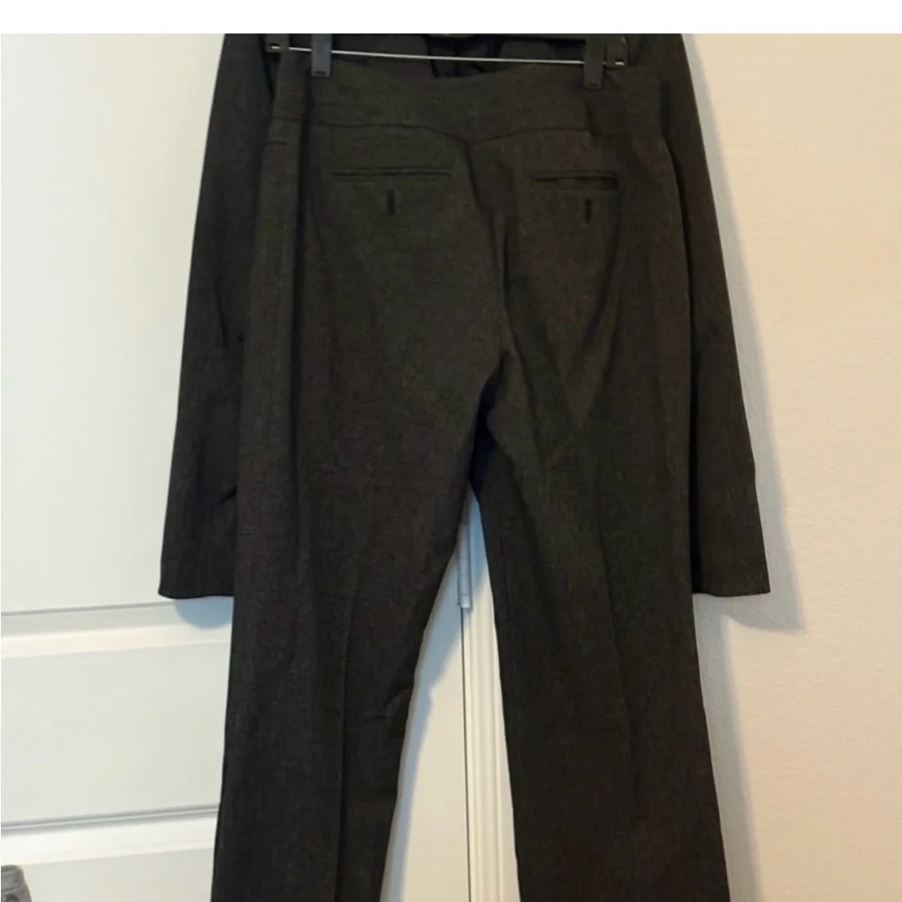 EUC The Limited Dark Gray Suit Women’s size 10. Like new. - Picture 3 of 5